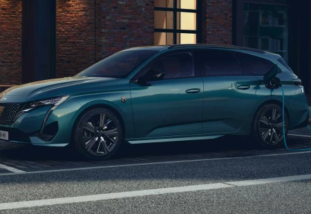 SW Segmentine Şıklık Geldi: 2021 Peugeot 308 SW