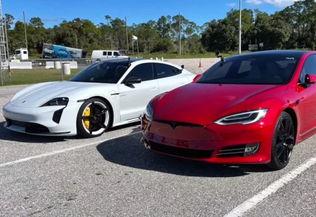 Tesla Model S ve Porsche Taycan Karşı Karşıya