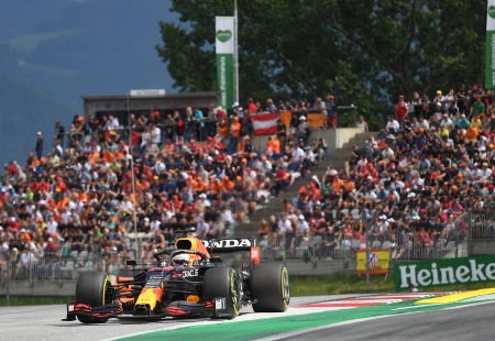 Verstappen Avusturya’da Kazandı, Norris Podyuma Çıktı!