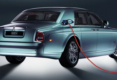Rolls-Royce'un İlk EV Modeli Yarın Tanıtılacak!