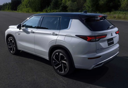 2021 Mitsubishi Outlander PHEV Yeni Görsellerle Ortaya Çıktı