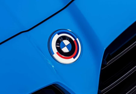 50. Yılı Kutlayan BMW Orijinal Motosport Amblemi İle Yeniden Piyasaya Çıkıyor!