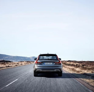 V90 Cross Country Hibrit