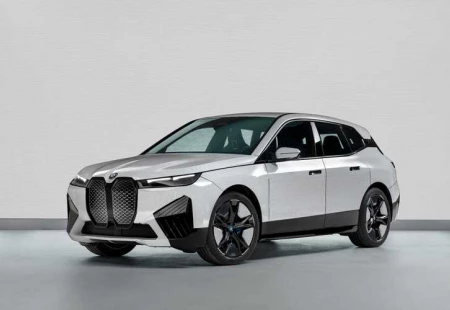 BMW iX Flow, Müthiş Bir Yenilik İle Geliyor; Renkten Renge Geçiş!