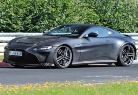 Yeni Aston Martin V12 Vantage RS Görüntülendi, İşte O Harika Araç