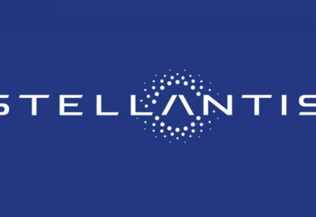 Stellantis CEO'su EV Projelerinin Arka Perdesinde Siyasetin Yattığını Söylüyor