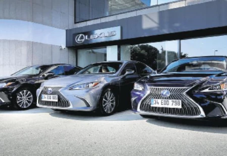 Kiralama Şirkeri Hibrit Lexus Araçları Hizmete Sundu