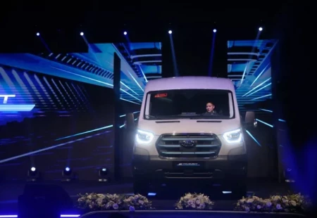 Elektrikli Ford Transit, Banttan İndi!